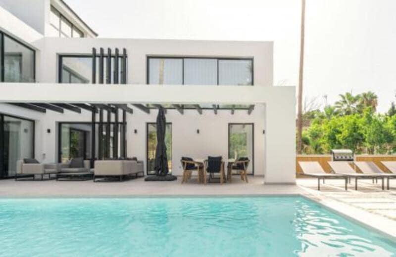 4 bedroom Villa for sale in Marbella with pool garage - € 3,395,000 (Ref: 9262147)