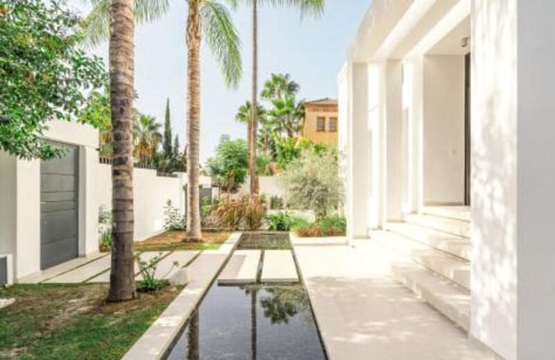 4 bedroom Villa for sale in Marbella with pool garage - € 3,395,000 (Ref: 9262147)