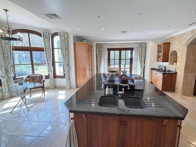 Chalet de 5 habitaciones en La Zagaleta, Benahavís en venta con piscina garaje - 4.850.000 € (Ref: 9263960)