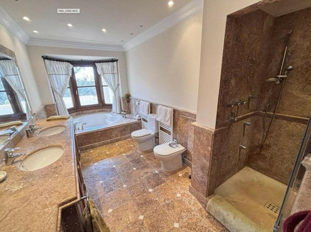 5 bedroom Villa for sale in La Zagaleta with pool garage - € 4,850,000 (Ref: 9263960)