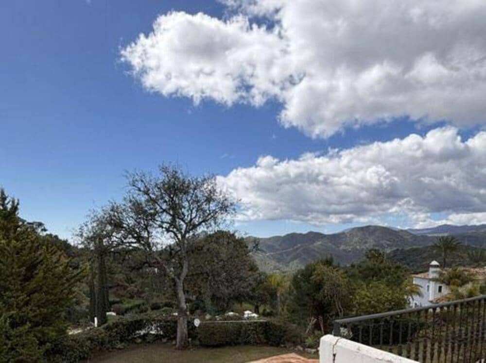 5 bedroom Villa for sale in La Zagaleta with pool garage - € 4,850,000 (Ref: 9263960)