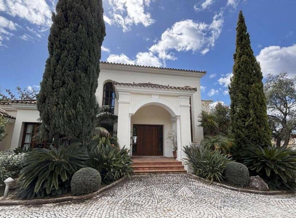 5 bedroom Villa for sale in La Zagaleta with pool garage - € 4,850,000 (Ref: 9263960)