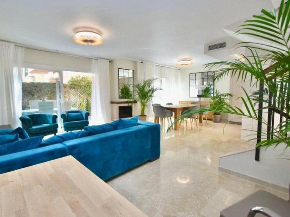 4 soveværelse Byhus til salg i Marbella med swimmingpool garage - € 650.000 (Ref: 9263961)