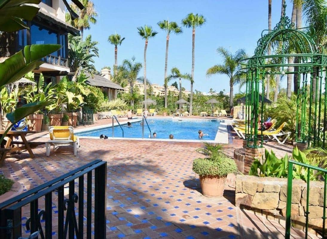 4 soveværelse Byhus til salg i Marbella med swimmingpool garage - € 650.000 (Ref: 9263961)