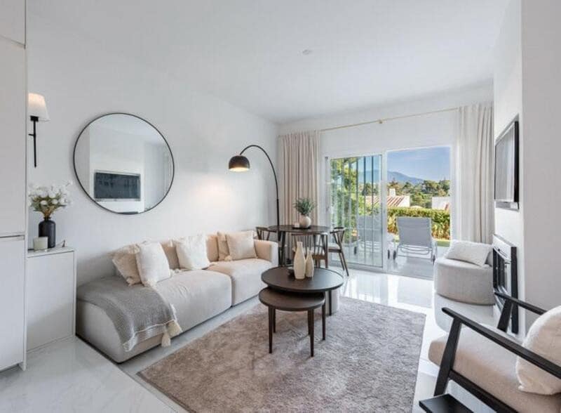 3 makuuhuone Huoneisto myytävänä paikassa Nueva Andalucia mukana uima-altaan 
autotalli - 599 000 € (Ref: 9263965)