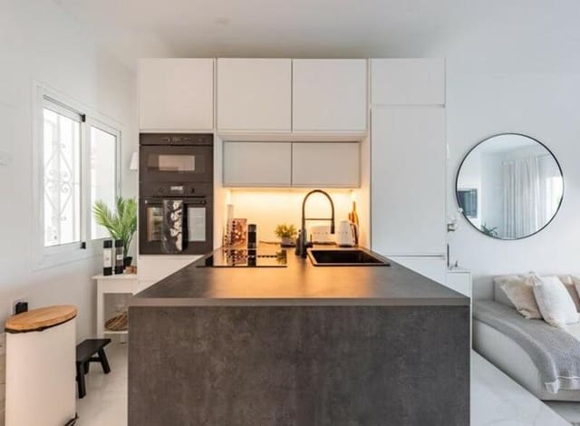 3 soverom Leilighet til salgs i Las Brisas, Marbella med svømmebasseng garasje - € 599 000 (Ref: 9263965)