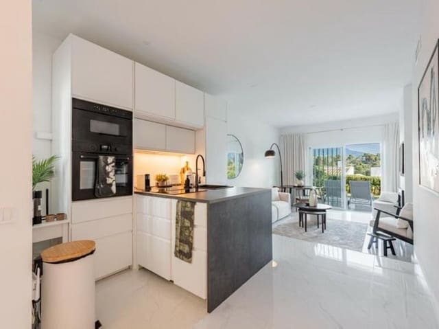 3 soverom Leilighet til salgs i Las Brisas, Marbella med svømmebasseng garasje - € 599 000 (Ref: 9263965)