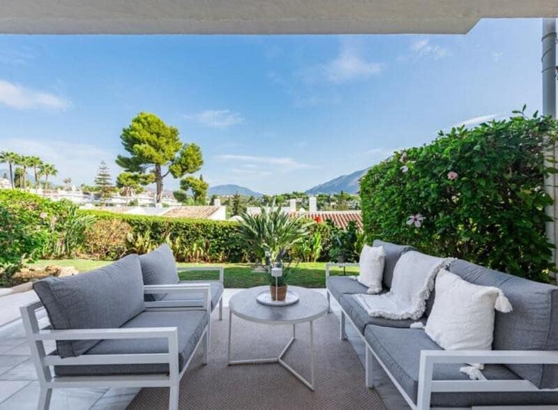 3 makuuhuone Huoneisto myytävänä paikassa Nueva Andalucia mukana uima-altaan 
autotalli - 599 000 € (Ref: 9263965)