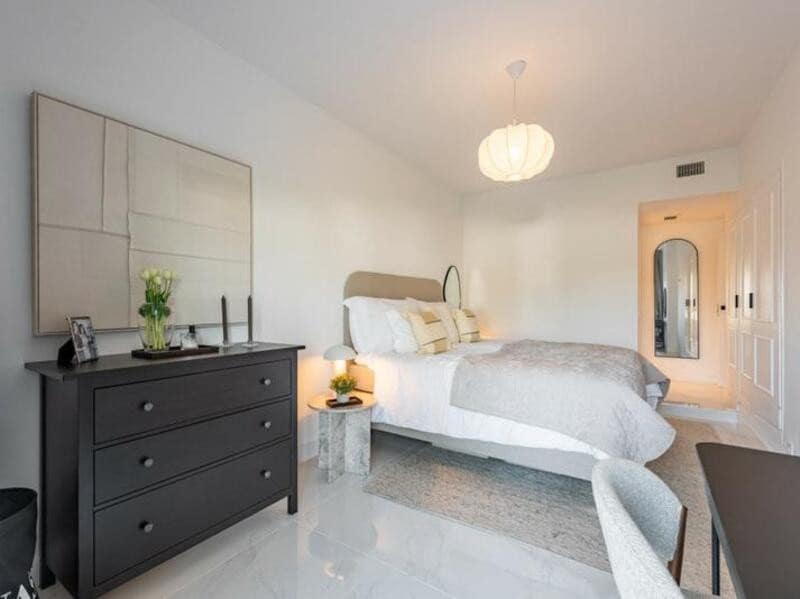 3 makuuhuone Huoneisto myytävänä paikassa Nueva Andalucia mukana uima-altaan 
autotalli - 599 000 € (Ref: 9263965)