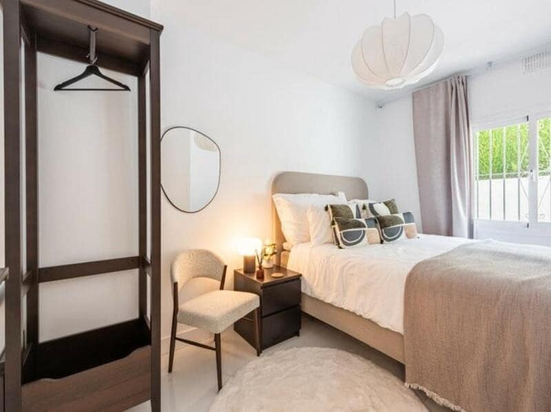 3 makuuhuone Huoneisto myytävänä paikassa Nueva Andalucia mukana uima-altaan 
autotalli - 599 000 € (Ref: 9263965)