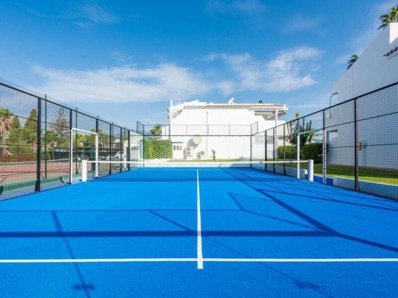 3 makuuhuone Huoneisto myytävänä paikassa Nueva Andalucia mukana uima-altaan 
autotalli - 599 000 € (Ref: 9263965)