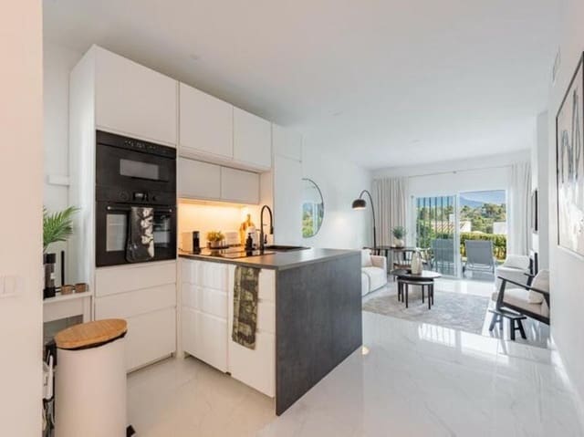 3 chambre Appartement à vendre à Las Brisas, Marbella avec piscine garage - 599 000 € (Ref: 9263965)