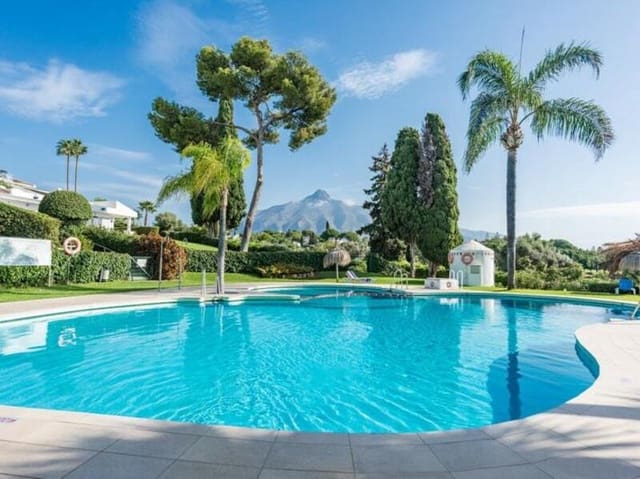 3 chambre Appartement à vendre à Las Brisas, Marbella avec piscine garage - 599 000 € (Ref: 9263965)