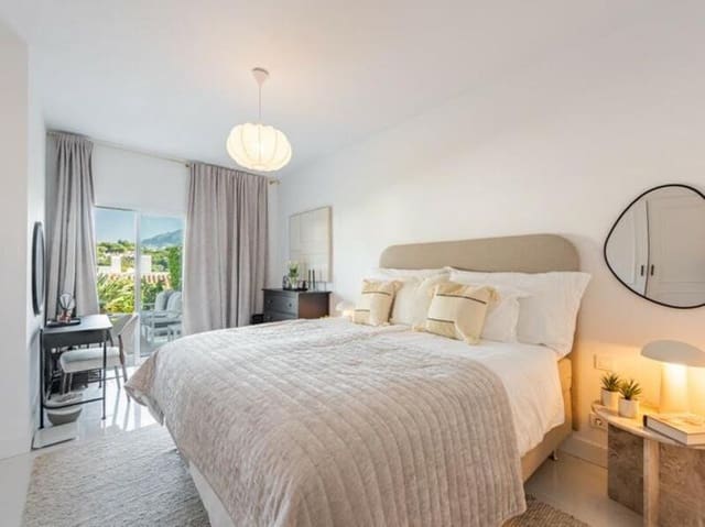 3 chambre Appartement à vendre à Las Brisas, Marbella avec piscine garage - 599 000 € (Ref: 9263965)
