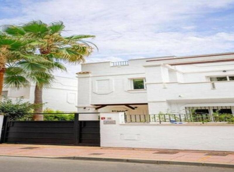 3 bedroom Townhouse for rent in Marbella with pool garage - € 3,150 (Ref: 9269137)