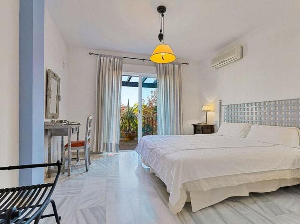 3 sypialnia Dom na sprzedaż w San Pedro de Alcantara z basenem garażem - 755 000 € (Ref: 9269138)