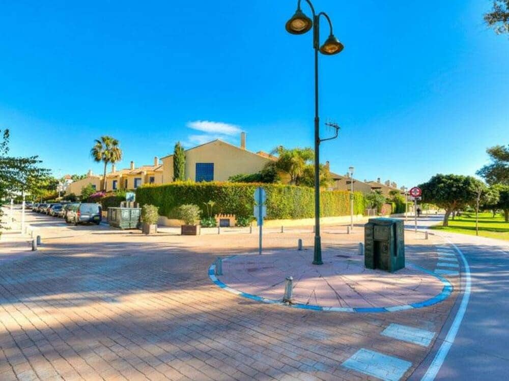 3 sypialnia Dom na sprzedaż w San Pedro de Alcantara z basenem garażem - 755 000 € (Ref: 9269138)