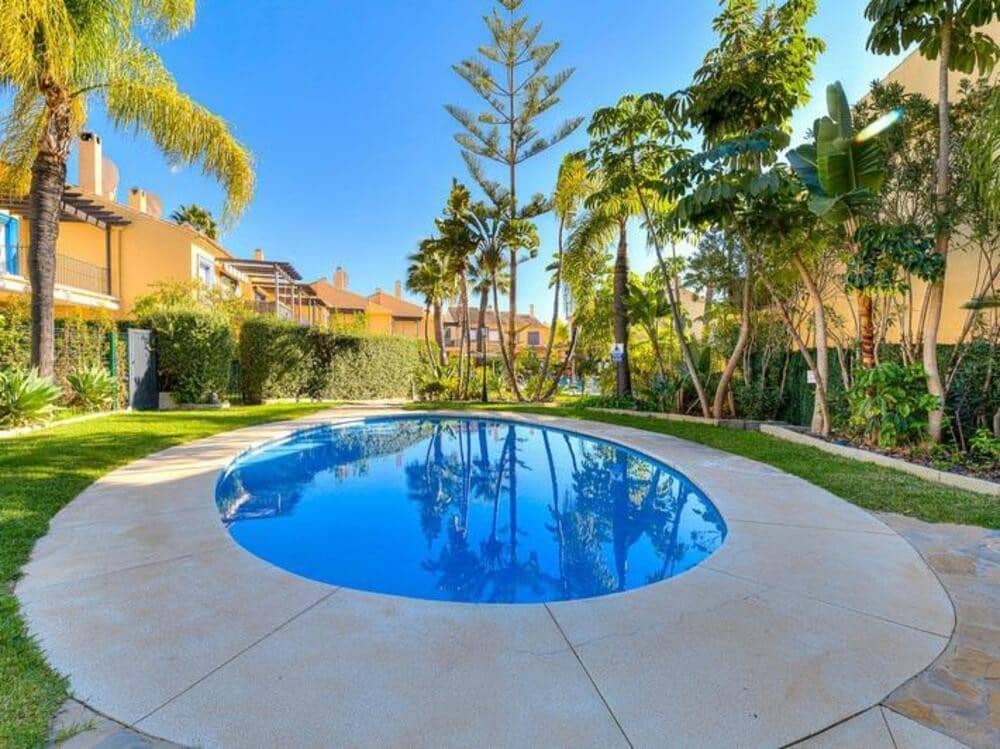 3 sypialnia Dom na sprzedaż w San Pedro de Alcantara z basenem garażem - 755 000 € (Ref: 9269138)