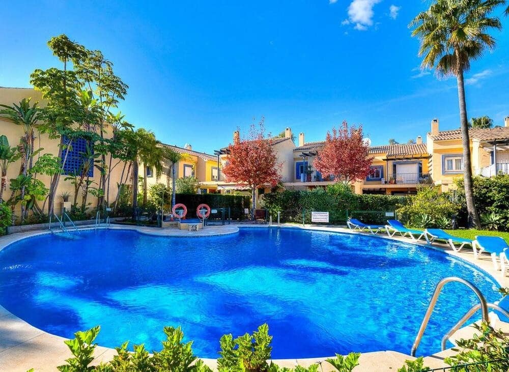 3 bedroom Townhouse for sale in San Pedro de Alcantara with pool garage - € 790,000 (Ref: 9269138)