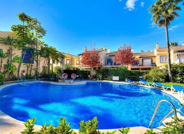 Casa de 3 habitaciones en Nueva Alcántara, Marbella en venta con piscina garaje - 790.000 € (Ref: 9269138)