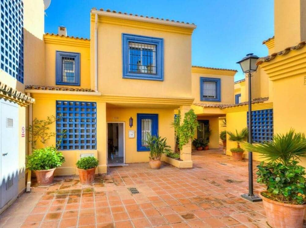 3 bedroom Townhouse for sale in San Pedro de Alcantara with pool garage - € 790,000 (Ref: 9269138)