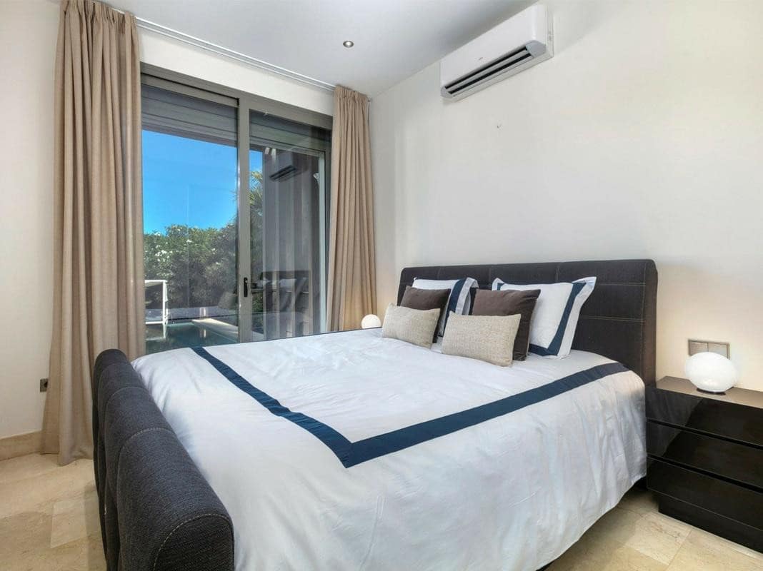 Chalet de 5 habitaciones en La Quinta en venta con piscina garaje - 2.150.000 € (Ref: 9272041)