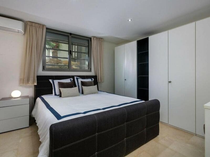 5 bedroom Villa for sale in La Quinta with pool garage - € 2,150,000 (Ref: 9272041)