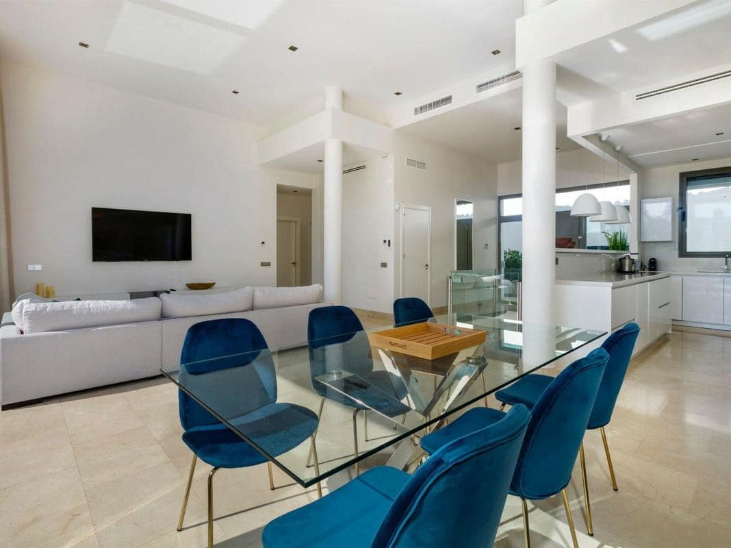 5 bedroom Villa for sale in La Quinta with pool garage - € 2,150,000 (Ref: 9272041)