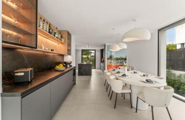 5 quarto Moradia para venda em El Paraiso, Estepona com piscina garagem - 1 790 000 € (Ref: 9275701)