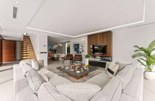 5 quarto Moradia para venda em El Paraiso, Estepona com piscina garagem - 1 790 000 € (Ref: 9275701)