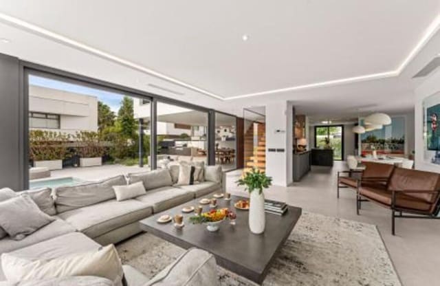 5 quarto Moradia para venda em El Paraiso, Estepona com piscina garagem - 1 790 000 € (Ref: 9275701)