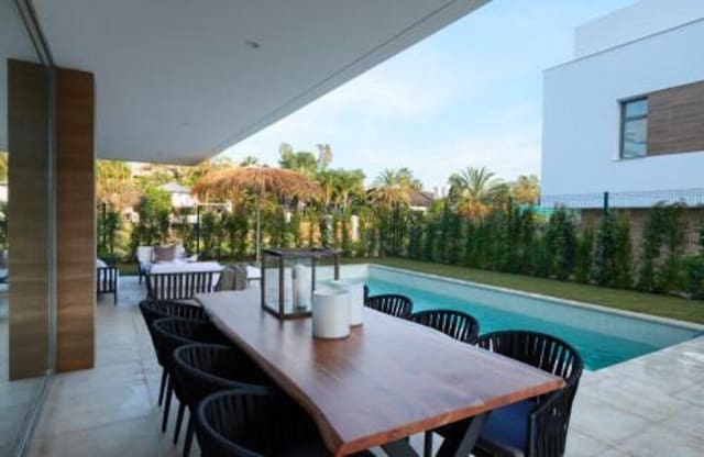 Chalet de 6 habitaciones en El Paraiso, Estepona en venta con piscina garaje - 1.875.000 € (Ref: 9275702)
