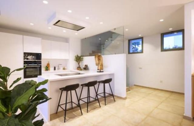 Chalet de 6 habitaciones en El Paraiso, Estepona en venta con piscina garaje - 1.875.000 € (Ref: 9275702)