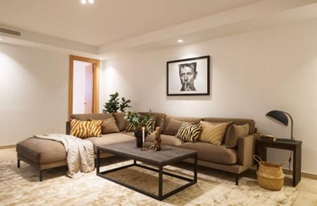 Chalet de 6 habitaciones en El Paraiso, Estepona en venta con piscina garaje - 1.875.000 € (Ref: 9275702)