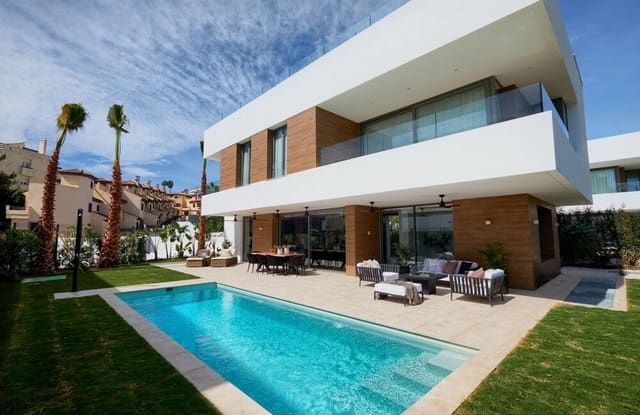 Chalet de 6 habitaciones en El Paraiso, Estepona en venta con piscina garaje - 1.875.000 € (Ref: 9275702)