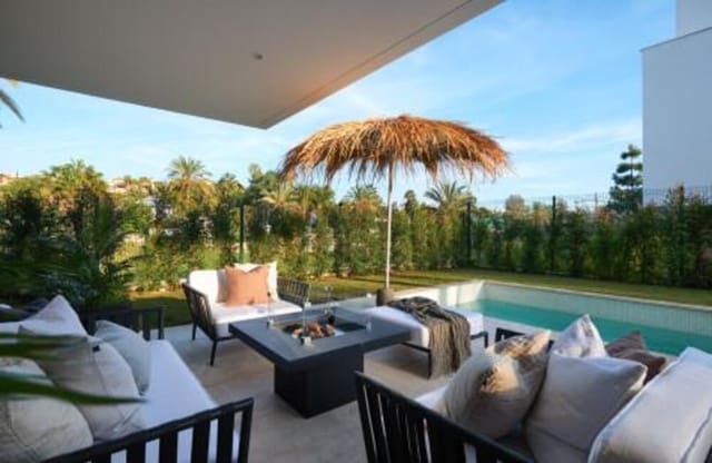 Chalet de 6 habitaciones en El Paraiso, Estepona en venta con piscina garaje - 1.875.000 € (Ref: 9275702)