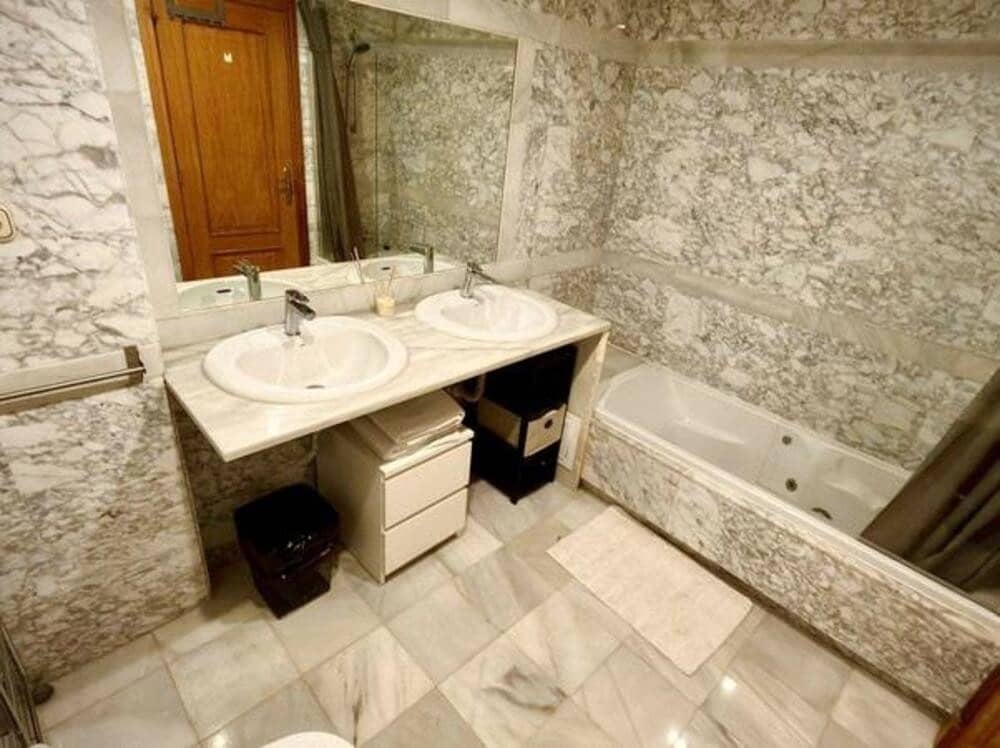 4 bedroom Apartment for rent in Puerto Banus with pool garage - € 4,500 (Ref: 9280724)