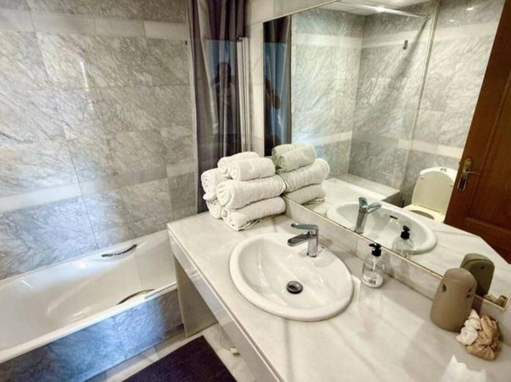 4 bedroom Apartment for rent in Puerto Banus with pool garage - € 4,500 (Ref: 9280724)