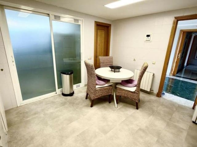 4 bedroom Apartment for rent in Puerto Banus, Marbella with pool garage - € 4,500 (Ref: 9280724)