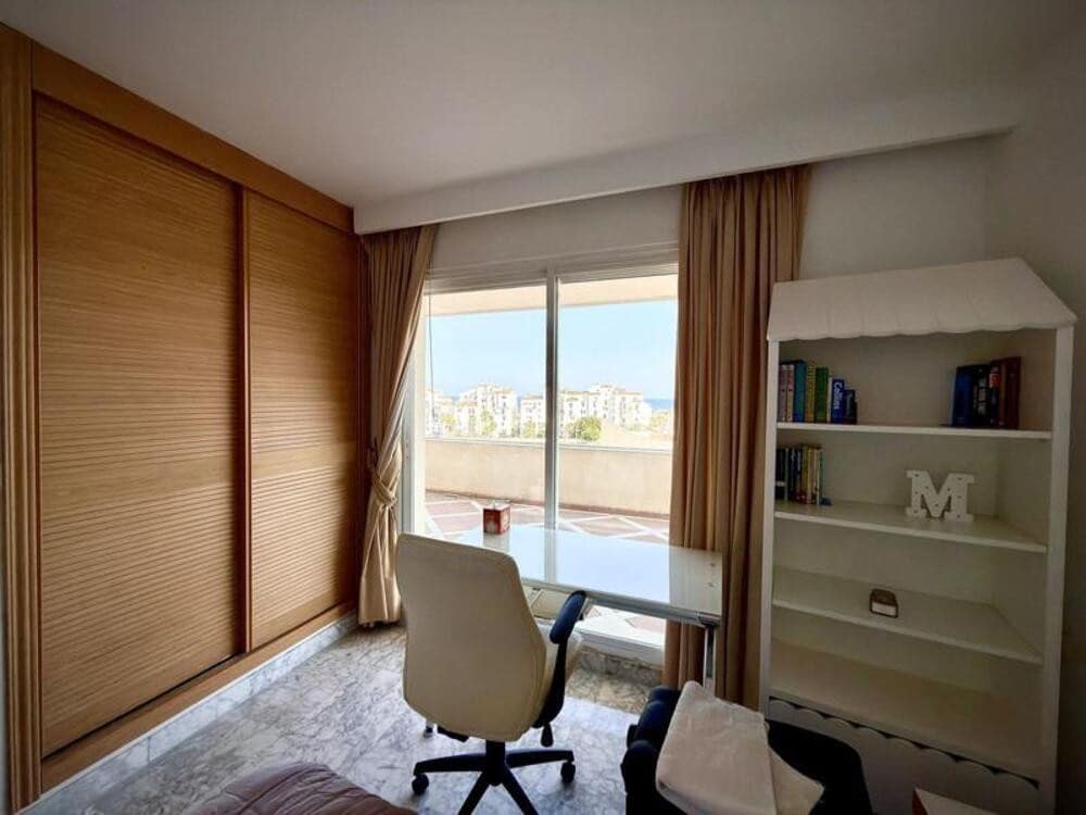 4 bedroom Apartment for rent in Puerto Banus with pool garage - € 4,500 (Ref: 9280724)