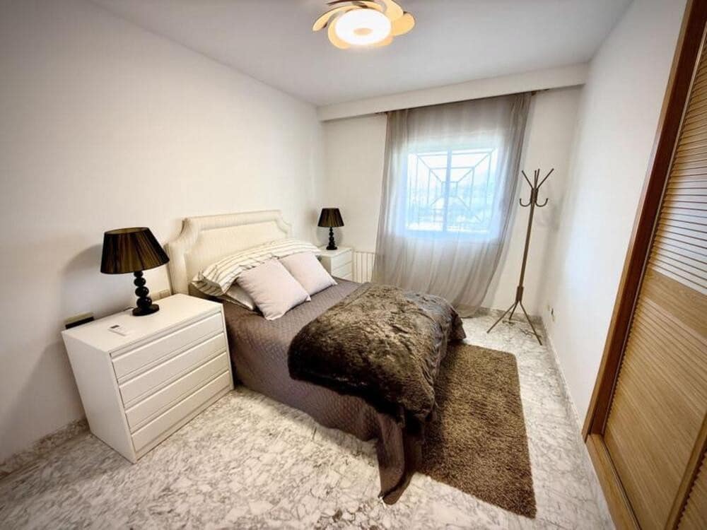 4 bedroom Apartment for rent in Puerto Banus with pool garage - € 4,500 (Ref: 9280724)