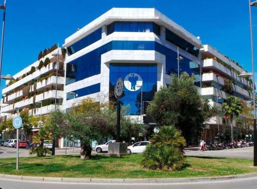 4 bedroom Apartment for rent in Puerto Banus with pool garage - € 4,500 (Ref: 9280724)