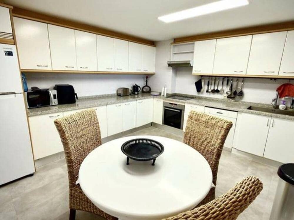 4 bedroom Apartment for rent in Puerto Banus with pool garage - € 4,500 (Ref: 9280724)