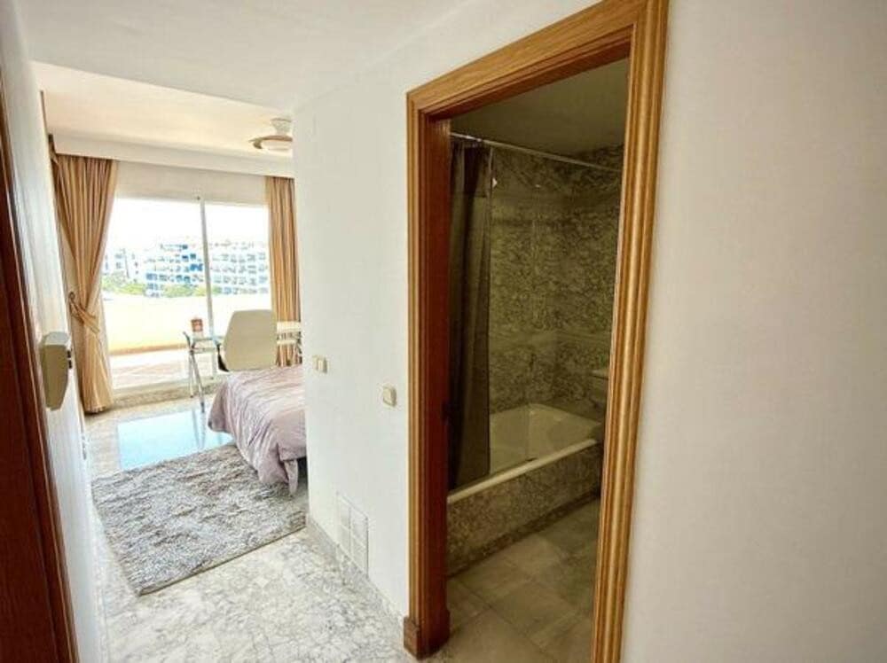 4 bedroom Apartment for rent in Puerto Banus with pool garage - € 4,500 (Ref: 9280724)