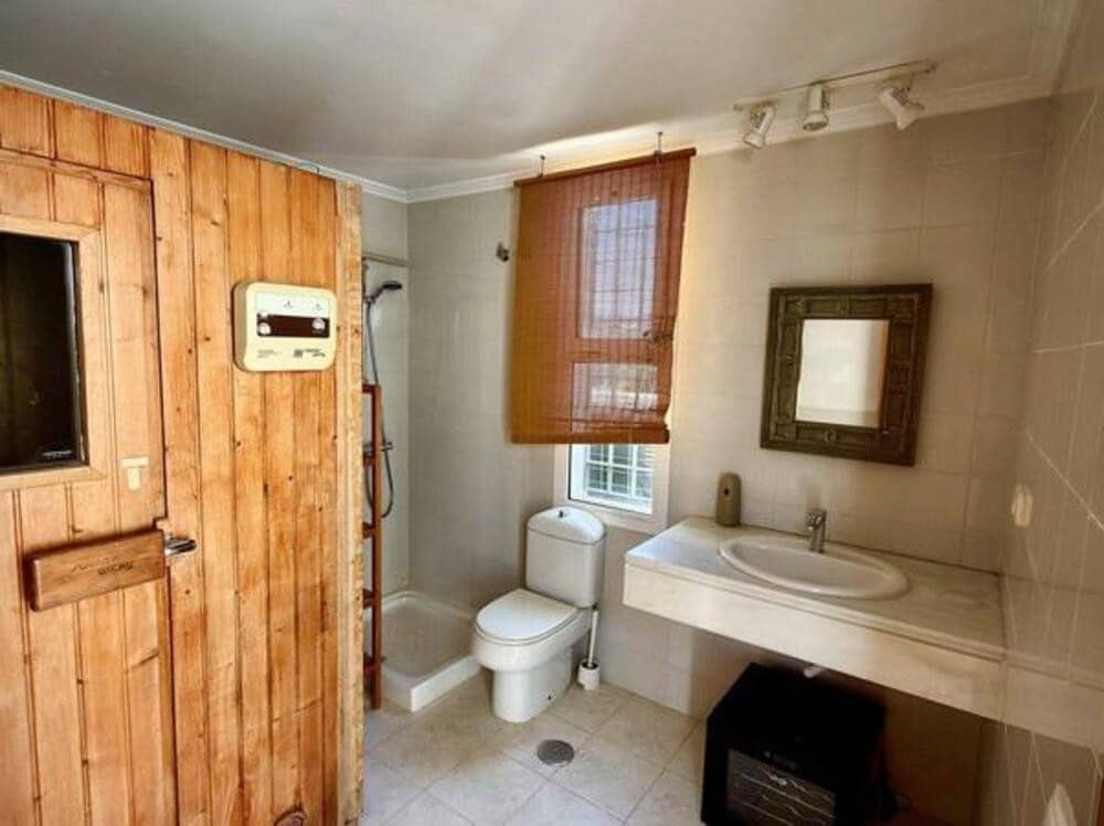 4 bedroom Apartment for rent in Puerto Banus with pool garage - € 4,500 (Ref: 9280724)