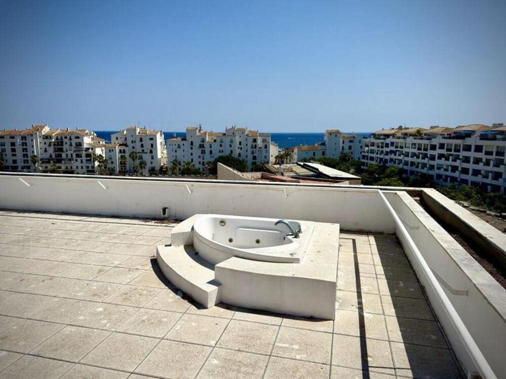 4 bedroom Apartment for rent in Puerto Banus with pool garage - € 4,500 (Ref: 9280724)