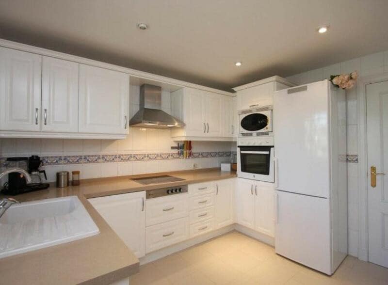 3 soveværelse Lejlighed til leje i Marbella med swimmingpool garage - € 2.500 (Ref: 9285660)