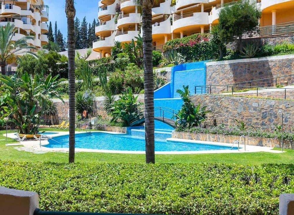 3 bedroom Apartment for sale in Nueva Andalucia with pool garage - € 620,000 (Ref: 9285662)