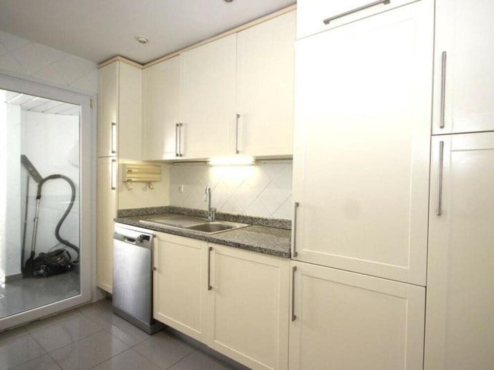 3 slaapkamer Appartement te huur in Marbella met zwembad garage - € 3.000 (Ref: 9290917)