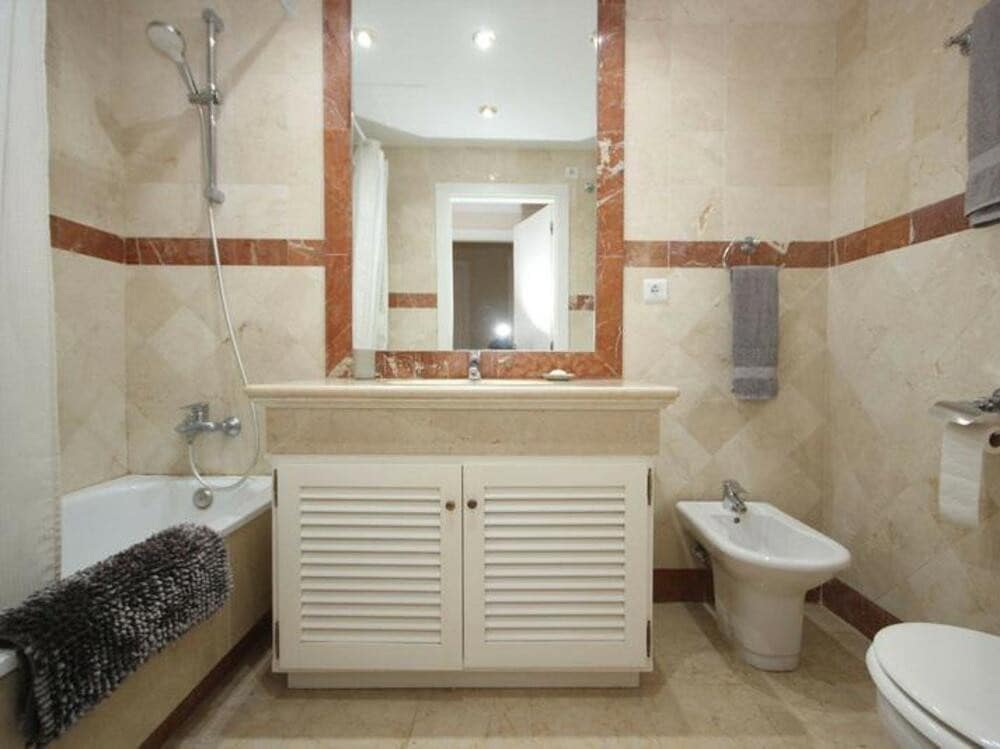 3 slaapkamer Appartement te huur in Marbella met zwembad garage - € 3.000 (Ref: 9290917)